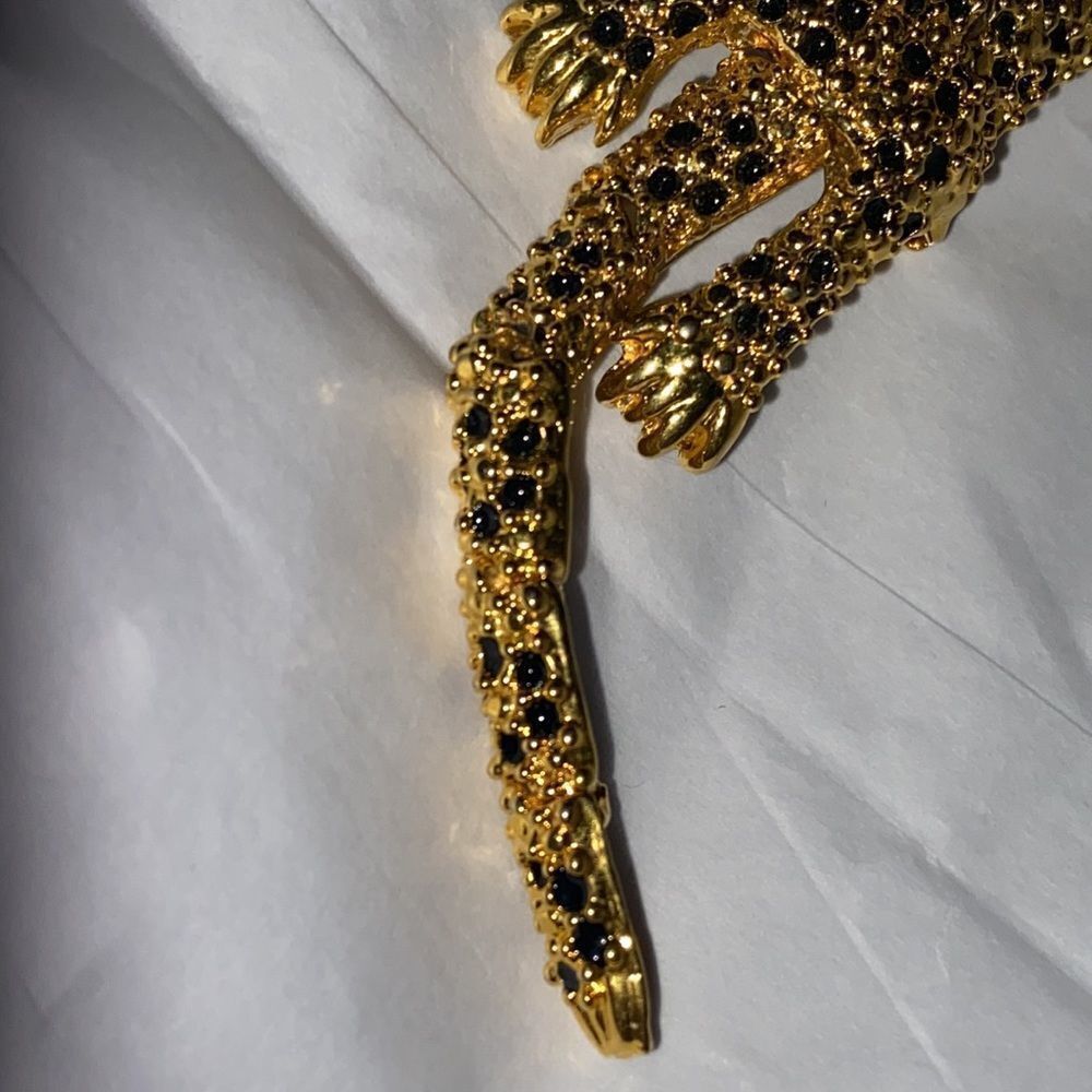 Vintage Articulated Leopard Pin Gold with Green Glass Eyes - Picture 5 of 12